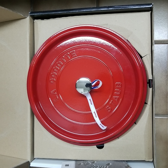 STAUB CAST IRON 7QT-11" ROUND COCOTTE - CHERRY 28CM (BIG SIZE) 7qt - Picture 5 of 12